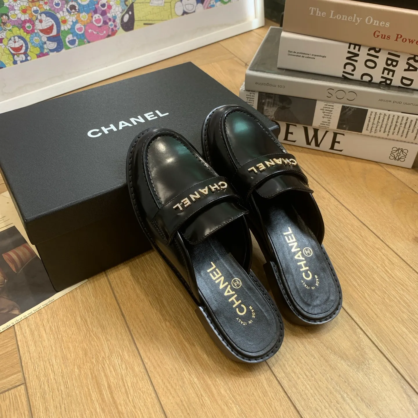 👟👟Ex-factory price 600👟👟 🍀2025 spring and summer new Chanel Chanel small diamond buckle monogram Loaf lazy half-slippers, which can be worn all year round. No matter when you wear them, they are very high-end and durable. You can attract attention when shopping on the street! Easily travel between commuting and leisure occasions, becoming a carefree fashionable and elegant woman ~ Upper: cowhide/butter Lining: lambskin Sole: Italian genuine leather outsole Size: 35-39 (40/41 customized, non-refundable and non-exchangeable